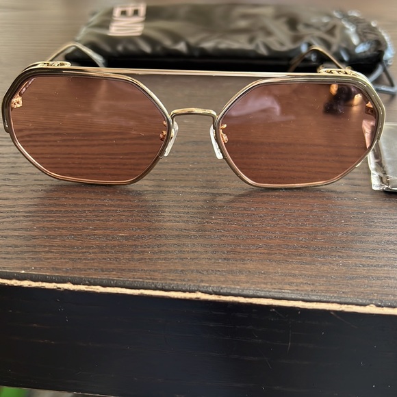 Fendi Hexagonal O’Lock sunglasses. Gold frame and Pink/Purple Lense - Picture 3 of 9